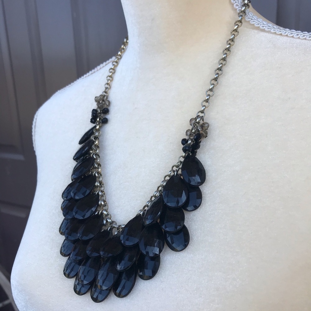 Women’s Black Faux Teardrop Stone Necklace - Picture 3 of 5